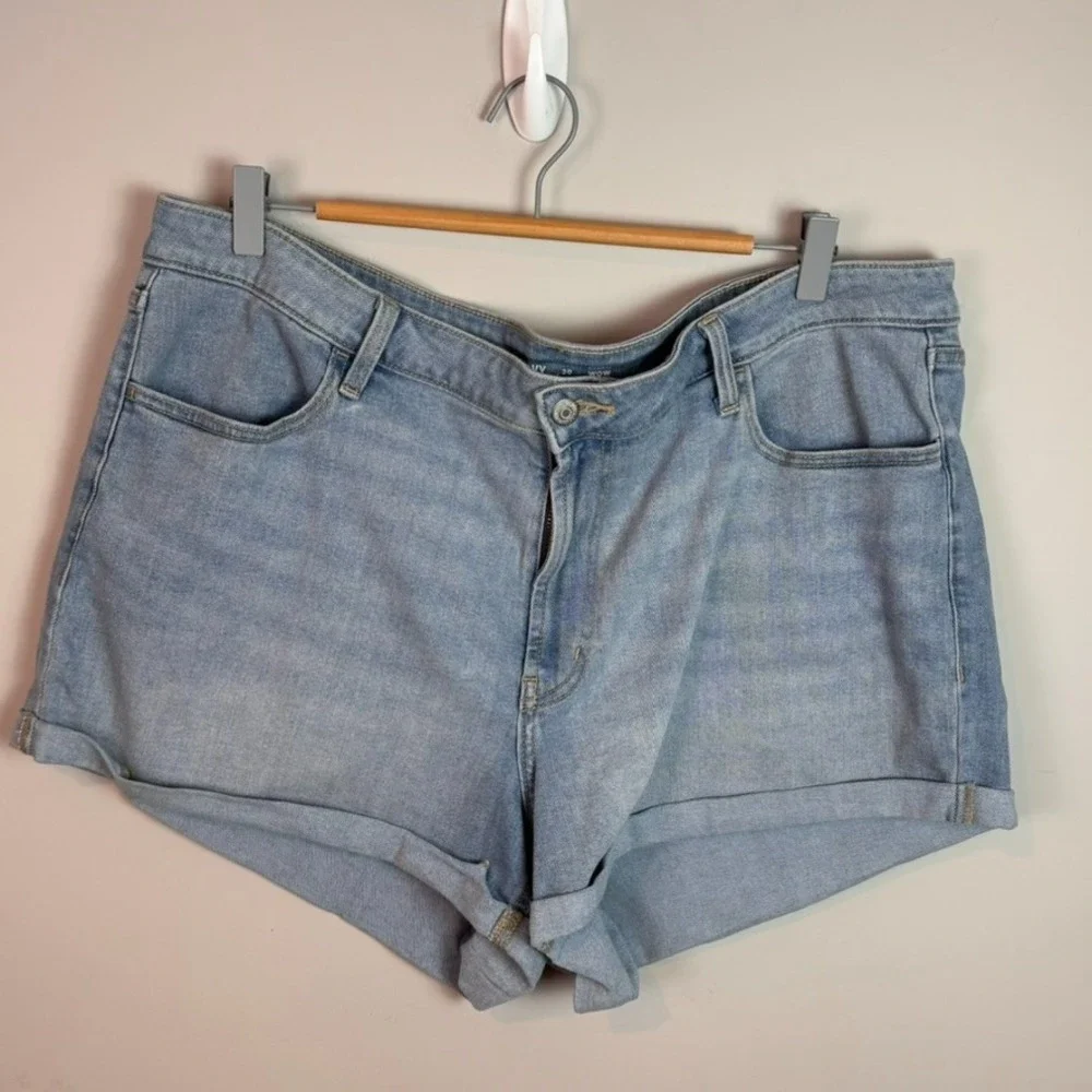 Old Navy WOW High Rise Lightwash Denim Shorts‎ size 20 Roll Hem Stretch Comfort